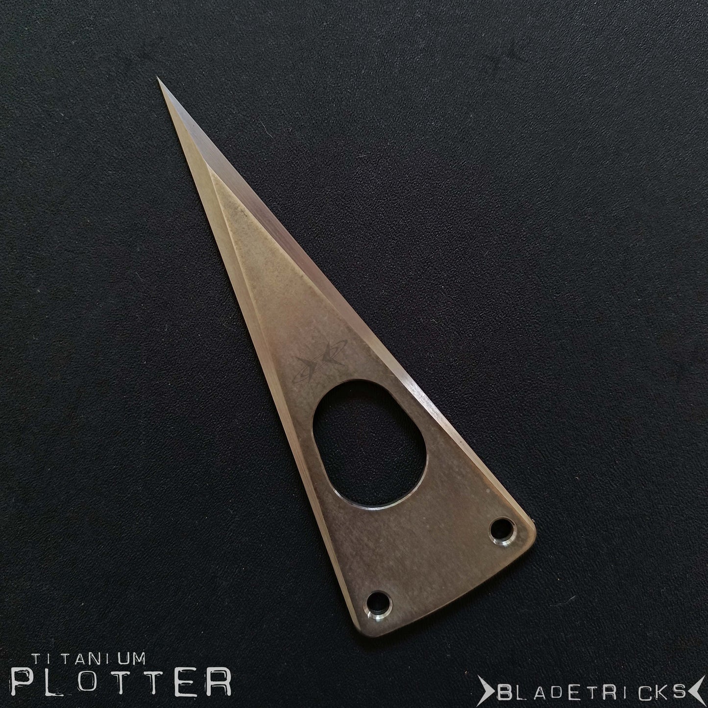 BLADETRICKS CUSTOM TITANIUM PLOTTER PUSH DAGGER