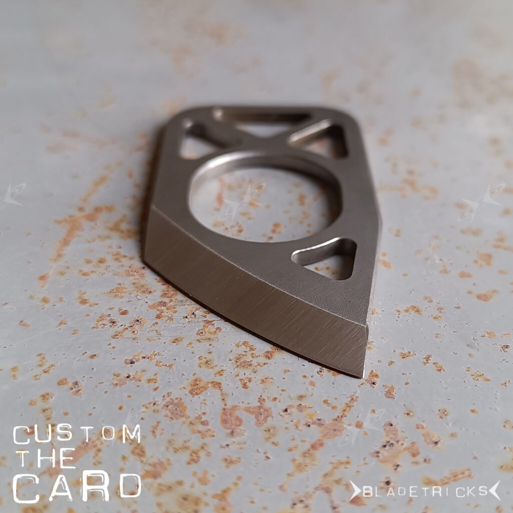 knuckle-duster-style grip knife