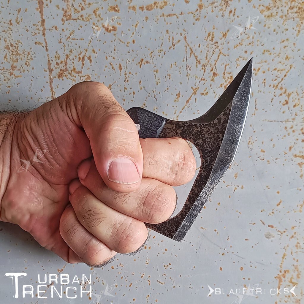 knuckle-duster grip trench knife